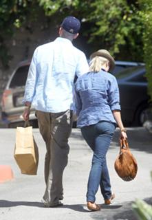 Reese Witherspoon feet photo thumbnail