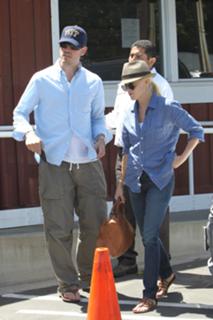 Reese Witherspoon feet photo thumbnail