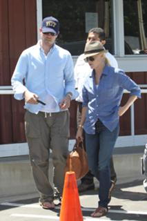 Reese Witherspoon feet photo thumbnail