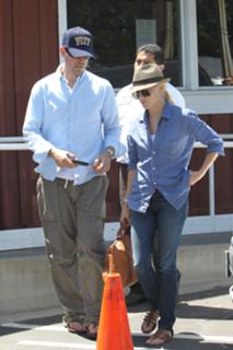 Reese Witherspoon feet photo thumbnail