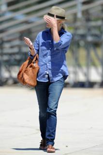Reese Witherspoon feet photo thumbnail