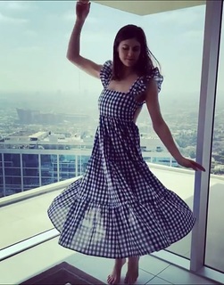 Alexandra Daddario feet photo thumbnail
