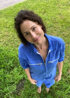 Minnie Driver feet photo thumbnail