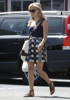 Reese Witherspoon feet photo thumbnail