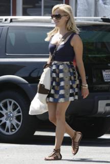Reese Witherspoon feet photo thumbnail
