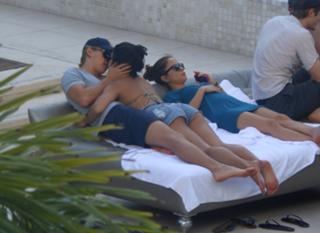 Vanessa Hudgens feet photo thumbnail