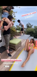 Brooke Burke feet photo thumbnail