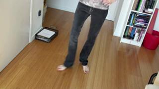 Brittani Taylor feet photo thumbnail