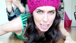 Brittani Taylor feet photo thumbnail