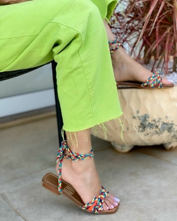Cláudia Citroni feet photo thumbnail
