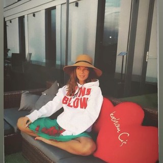 Edyta Górniak feet photo thumbnail