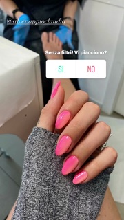 Valentina Vignali feet photo thumbnail