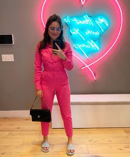 Natalie Noel Mariduena feet photo thumbnail