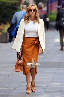 Amanda Holden feet photo thumbnail