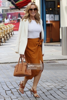 Amanda Holden feet photo thumbnail