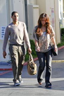 Jennifer Love Hewitt feet photo thumbnail