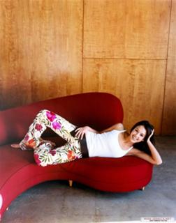 Jessica Alba feet photo thumbnail