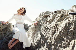 Emilia Clarke feet photo thumbnail
