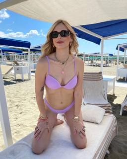 Chiara Ferragni feet photo thumbnail