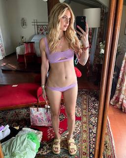 Chiara Ferragni feet photo thumbnail