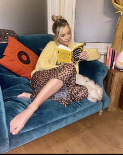 Laura Whitmore feet photo thumbnail