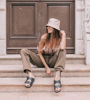 Cristina Buccino feet photo thumbnail