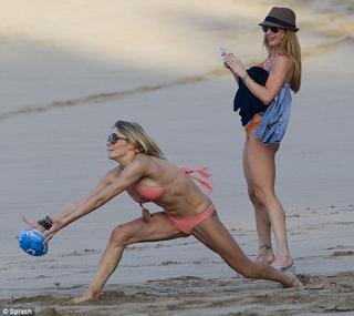 LeAnn Rimes feet photo thumbnail