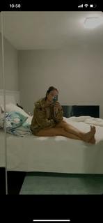 Isis Valverde feet photo thumbnail