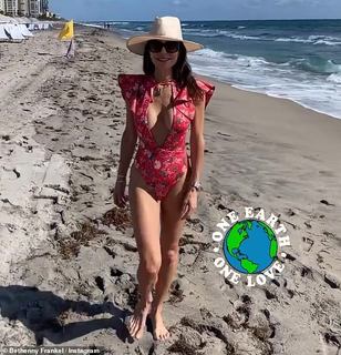 Bethenny Frankel feet photo thumbnail