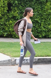 Olivia Culpo feet photo thumbnail