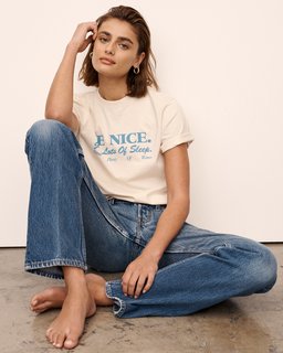Taylor Hill feet photo thumbnail