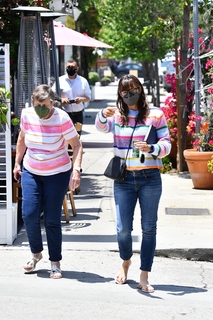 Jennifer Garner feet photo thumbnail
