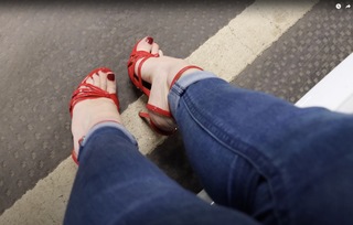 Gabrielle Taylor feet photo thumbnail