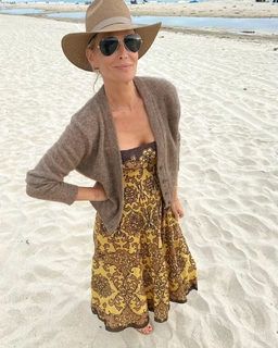 Molly Sims feet photo thumbnail