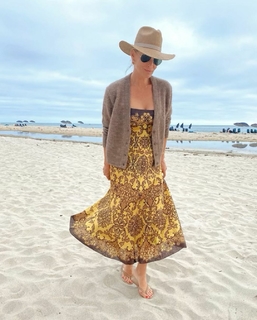 Molly Sims feet photo thumbnail