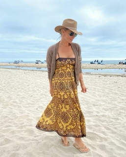 Molly Sims feet photo thumbnail