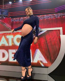 Carolina Ardohain feet photo thumbnail