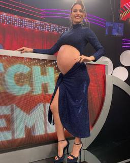 Carolina Ardohain feet photo thumbnail