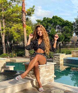 Jilly Anais feet photo thumbnail
