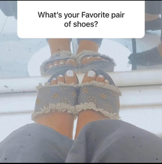 Amanda Saccomanno feet photo thumbnail