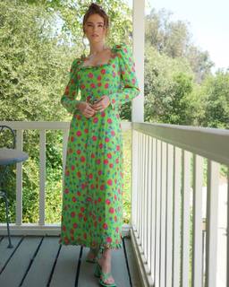 Zoey Deutch feet photo thumbnail