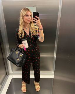 Chiara Ferragni feet photo thumbnail