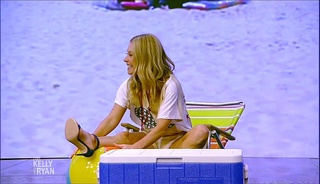 Kelly Ripa feet photo thumbnail