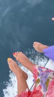 Heidi Klum feet photo thumbnail