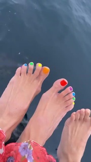 Heidi Klum feet photo thumbnail