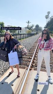 Zoey Deutch feet photo thumbnail