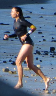 Minnie Driver feet photo thumbnail