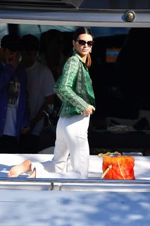 Kendall Jenner feet photo thumbnail