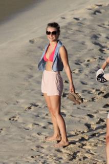 Julianne Hough feet photo thumbnail