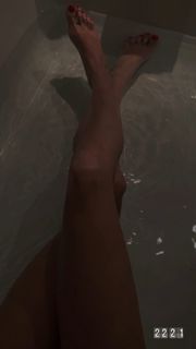 Cristina Buccino feet photo thumbnail